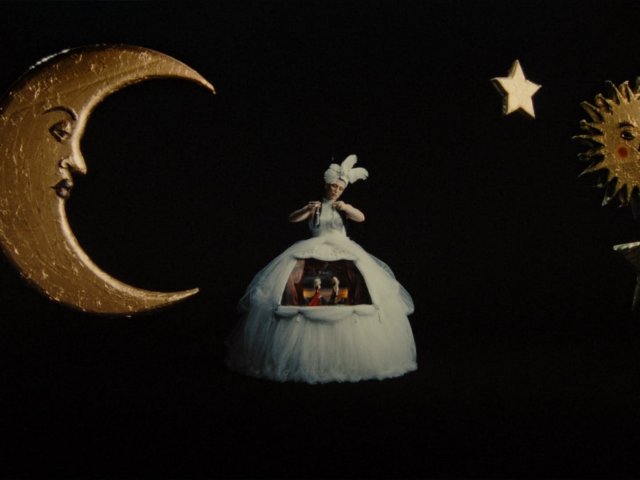 The tale of Threads and Needle