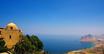 Castelli e boschi a strapiombo sul mare: il tratto più a sud del Sentiero Italia è in Sicilia