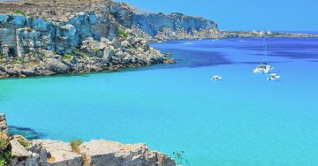 Cosa vedere a Favignana, preziosa farfalla sul mare di Sicilia