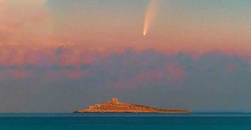 Una cometa su Isola delle Femmine: la foto di un siciliano immortala un evento unico