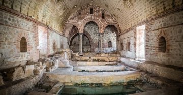 È l'unico complesso termale islamico in Sicilia e si può visitare gratis: i Bagni di Cefalà Diana