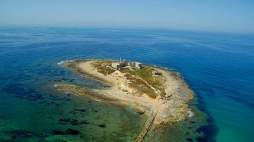 La magia dell’Isola delle Correnti, dove il Mediterraneo bacia lo Ionio