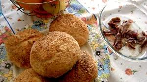 Perché si mangiano le Muffulette per la Festa dei Morti in Sicilia?