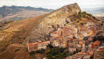 Troina sulla CNN: tutti pazzi per le case a 1 euro in Sicilia