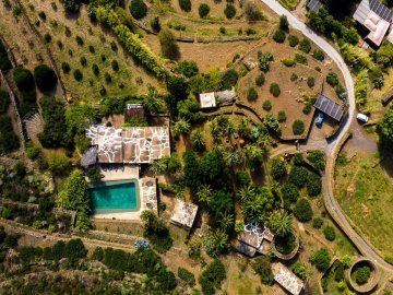 Si vende il dammuso di Fabrizio Ferri a Pantelleria, la super residenza che ospitò Sting