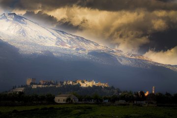 Da Mongibello a Etna: etimologia e significato dei nomi del vulcano siciliano