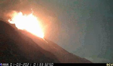 Esplosioni sullo Stromboli: gli aggiornamenti sull’attività del vulcano