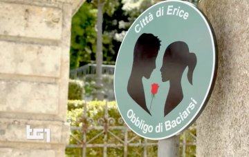 “Obbligo di baciarsi”: Erice è ufficialmente il borgo più romantico della Sicilia