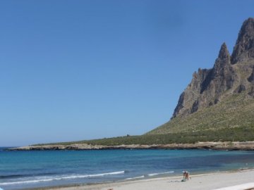 Baia di Cornino, lì dove il Monte Cofano si tuffa nel mare blu