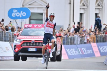 Vincenzo Nibali vince il Giro di Sicilia: “L’emozione sulle strade dove pedalavo da piccolo”