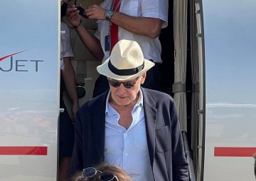 L’arrivo di Harrison Ford in Sicilia: Indiana Jones atterra a Catania
