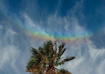 “Vuoi vedere un arcobaleno che sorride?” La Sicilia nella Foto del Giorno della Nasa