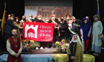 Calascibetta riceve la bandiera dei Borghi più Belli d’Italia