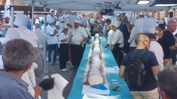 Cannolo più lungo del mondo, il record è di Caltanissetta: oltre 21 metri di dolcezza