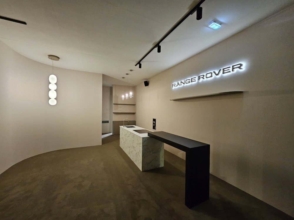 Range Rover - Fuori salone 2024